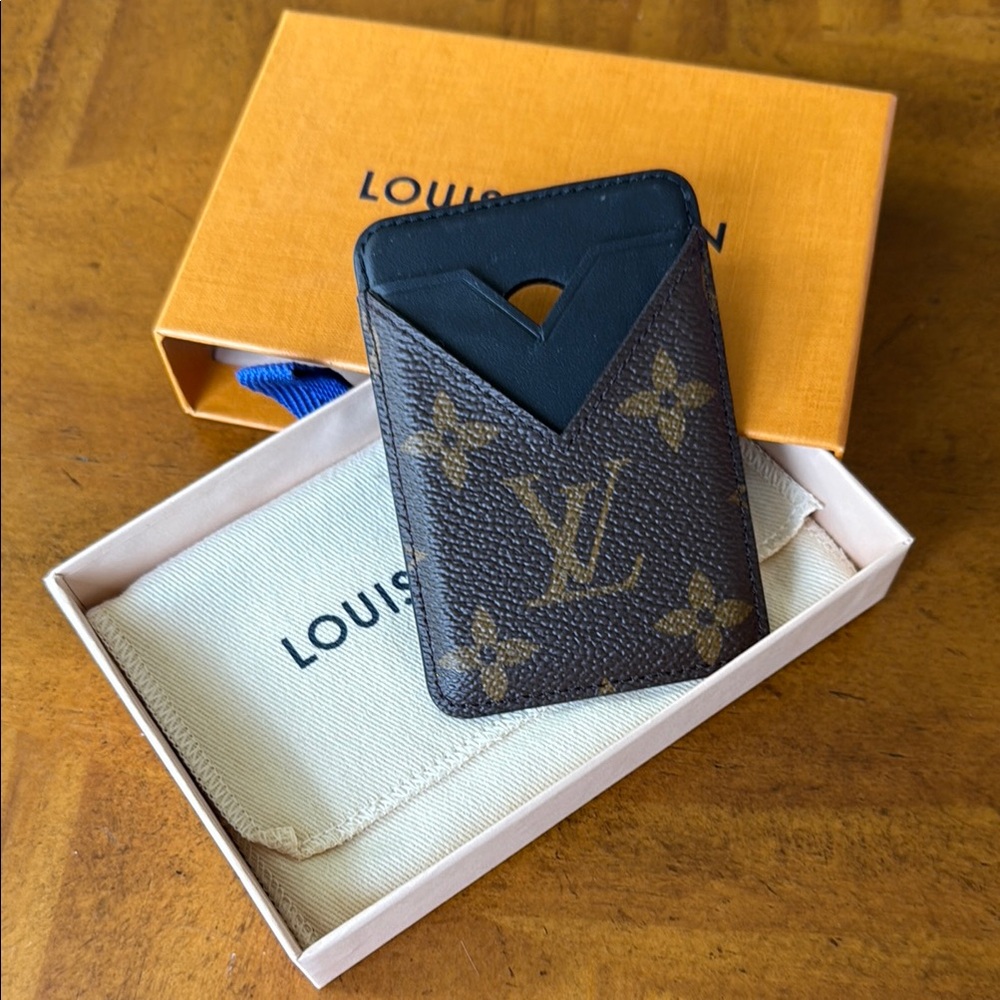 Louis Vuitton Monogram Card Holder in Brown and Black MagSafe